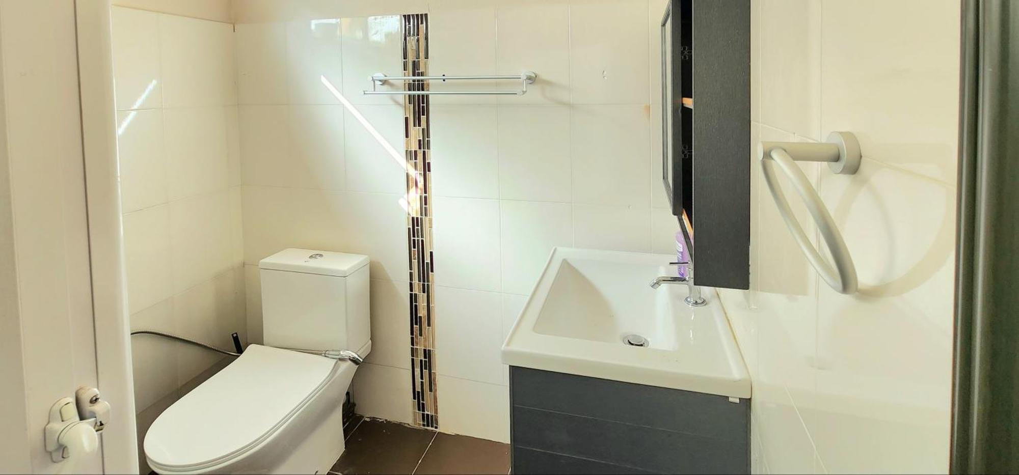 Number 7, 2Nd Floor, Pebble Bay Apartments With Garden View グランベ エクステリア 写真
