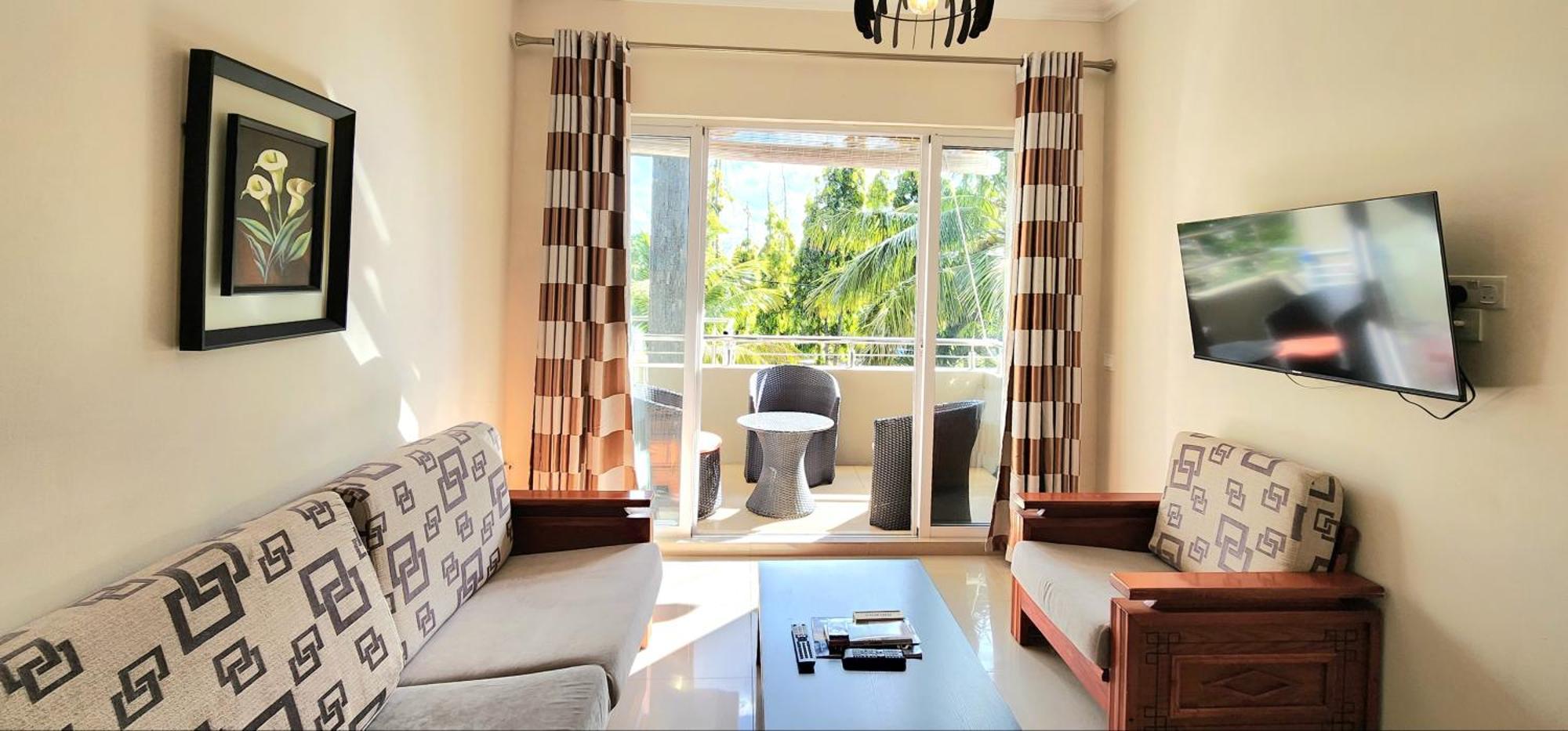 Number 7, 2Nd Floor, Pebble Bay Apartments With Garden View グランベ エクステリア 写真